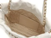 CHANEL　シャネル　CHANEL22 ミニハンドバッグ　ホワイト/GP シャイニーカーフスキン　【433】