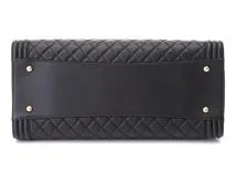 CHANEL ブラックレザー ボディバッグ CHANEL ブラックレザー ボディバッグ