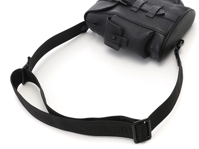 LOUIS VUITTON　ルイヴィトン　バック　ボディバッグ ショルダーバッグ クリストファーXS M58495 トリヨンレザー　ノワール　ブラック × マットブラック金具【472】AH