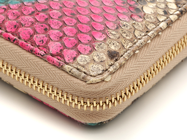 グッチ GGマーモント パイソン ジップアラウンドウォレット GG Marmont python zip-around wallet in gradient pink | GUCCI® US