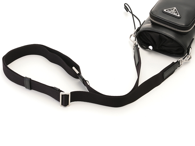 PRADA ブラックレザー iPhone11ケース az4126_1.jpg