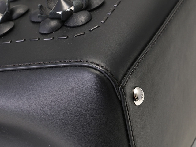 FENDI フェンディフラワ－スタッズ　ドットコム ブラック レザー2143200597722　【434】