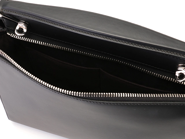 FENDI フェンディフラワ－スタッズ　ドットコム ブラック レザー2143200597722　【434】