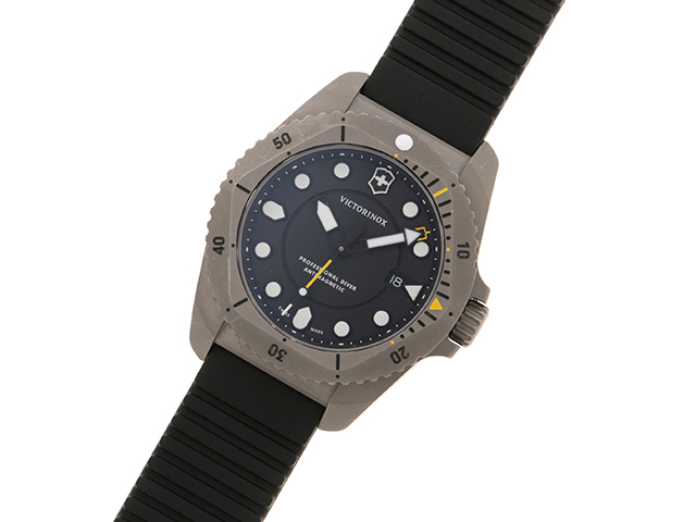 ち。様 Victorinox Dive Pro Quartz Black Dial Men's Watch 241992