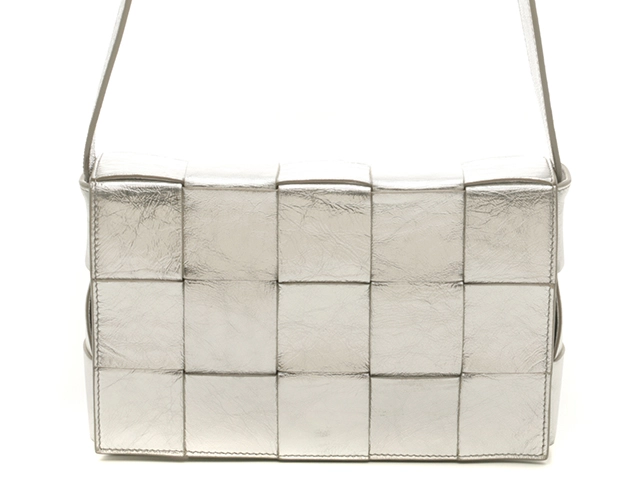 ボッテガヴェネタ　パデッドカセット　シルバー金具 ボッテガヴェネタ マキシイントレチャート パデットカセット レザー