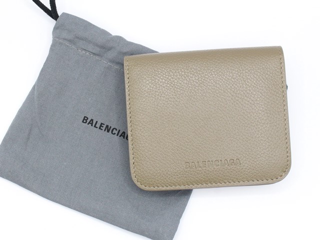 Balenciaga バレンシアガ 二つ折り財布 ミニ財布 レザー ベージュ 6540 474 の購入なら 質 の大黒屋 公式