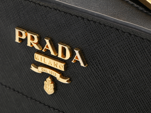 PRADA プラダ ショルダーバッグ ブラック サフィアーノ【460