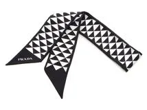 PRADA　プラダ　トライアングルロゴプリントツイル　ブラック　ホワイト　シルク　タグ取れ【472】YI