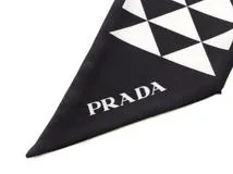 PRADA　プラダ　トライアングルロゴプリントツイル　ブラック　ホワイト　シルク　タグ取れ【472】YI