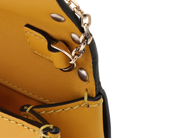VALENTINO ヴァレンティノ ロックスタッズ イエローレザー