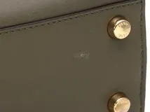 FENDI フェンディ ピーカブーアイコニック エッセンシャリー 8BN302 カーキ レザー phoneケース付き 【460】2143400221236