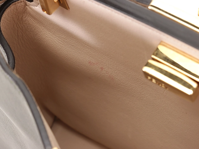 FENDI フェンディ ピーカブーアイコニック エッセンシャリー 8BN302 カーキ レザー phoneケース付き 【460】2143400221236