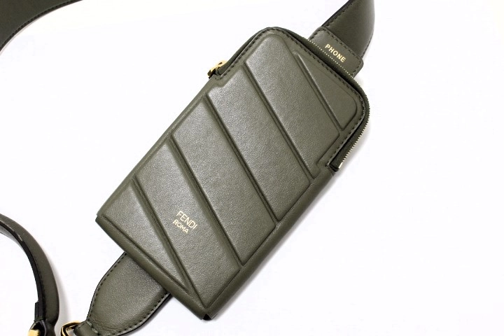 FENDI フェンディ ピーカブーアイコニック エッセンシャリー 8BN302 カーキ レザー phoneケース付き 【460】2143400221236
