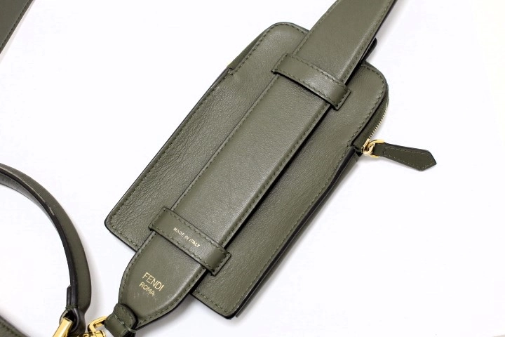 FENDI フェンディ ピーカブーアイコニック エッセンシャリー 8BN302 カーキ レザー phoneケース付き 【460】2143400221236