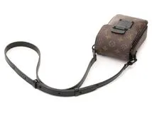 LOUIS VUITTON　ルイ・ヴィトン　Sロックヴェルティカル・ウェアラブルウォレット　モノグラム・マカサー　M81522【431】2143400229287