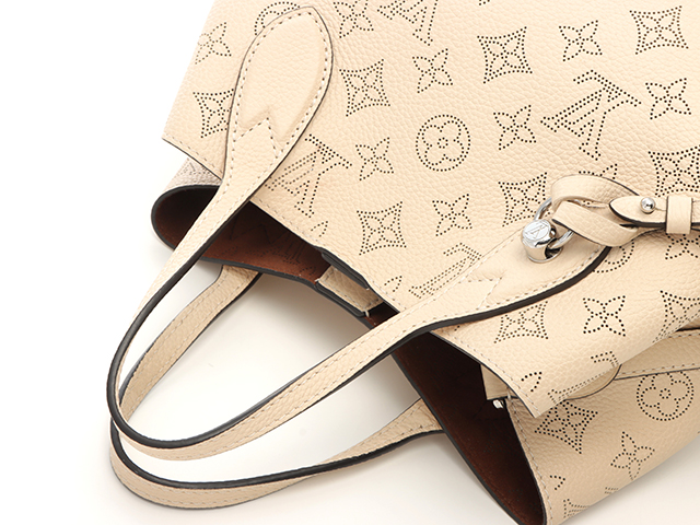 LOUIS VUITTON ルイヴィトン ブロッサムPM マヒナ クレーム M21909