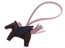 HERMES　エルメス　ロデオチャームペガサスPM　ルージュセリエ／モーヴシルベストル 　アニョーミロ　【430】 2143600328193