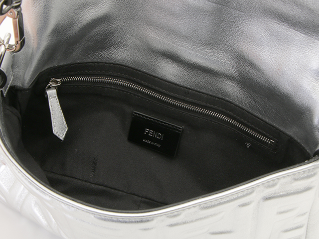 FENDI フェンディ FFエンボス バゲット 7VA472 カーフ シルバー