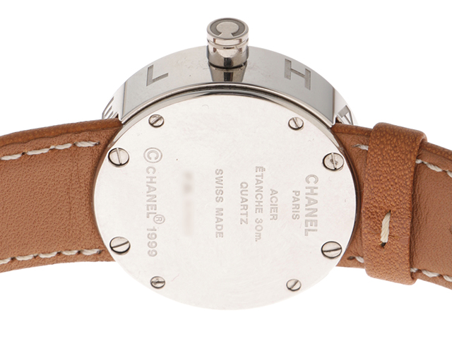 シャネル 450ml CHANEL チェーン クラッチ バッグ - シャイニー ラムスキン、ホワイト