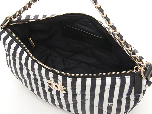 CHANEL シャネル ココビーチ ラージホーボーバッグ AS4698