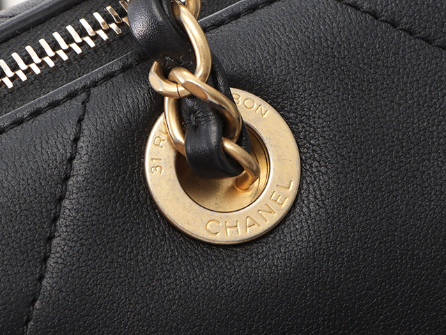 【光沢とゴールドでクール】CHANEL スモール ボーリング バッグ ミニ ボーリング バッグ、ベルベット & カーフスキン、バー