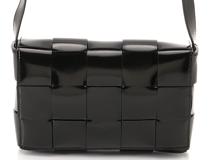 BOTTEGA VENETA　ボッテガ・ヴェネタ　カセット ショルダーバッグ ブラック パテント　【471】　Y