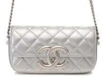 【これ一つで完結♪】CHANEL ショルダーバッグ フォンケース CHANEL （新品・未使用品）シャネル フラップ フォーン ケース