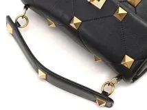 VALENTINO　ヴァレンティノ　ローマンスタッズ　ラージチェーンショルダー　ブラック　ナッパレザー　2147100468809【208】