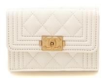 CHANEL　シャネル　小物　ボーイシャネル　スモール フラップ ウォレット　ホワイト　ゴールド金具　キャビアスキン　A84432　27******【207】2147100478303