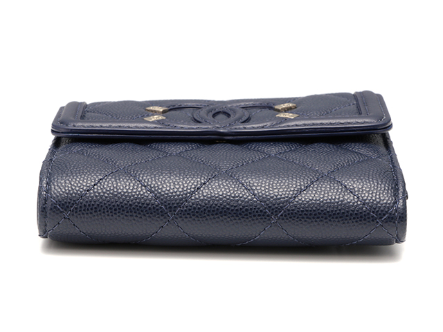 CHANELシャネル　マトラッセ財布　ネイビー CHANEL シャネル 財布 CCフィグリー マトラッセ三つ折財布