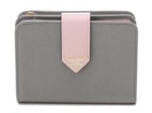 PRADA プラダ タブ 二つ折財布 グレー ピンク　サフィアーノ レザー 2147100542752【434】