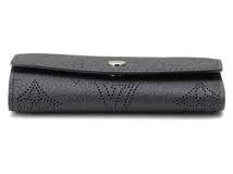 LOUIS VUITTON ルイヴィトン ミュルティクレ4 マヒナ ネイビー