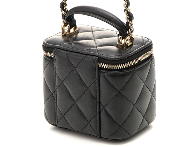 CHANEL シャネル マトラッセ ブラック スモールバニティケース