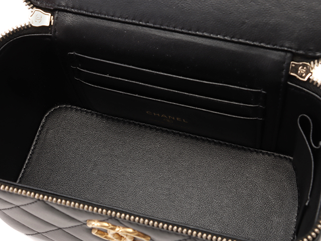 CHANEL シャネル チェーンバニティケース チェーンショルダー