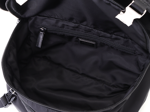 (プラダ)2VH994ブラックリナイロンバイカーミジウム Black Re-Nylon and Saffiano leather shoulder bag | PRADA
