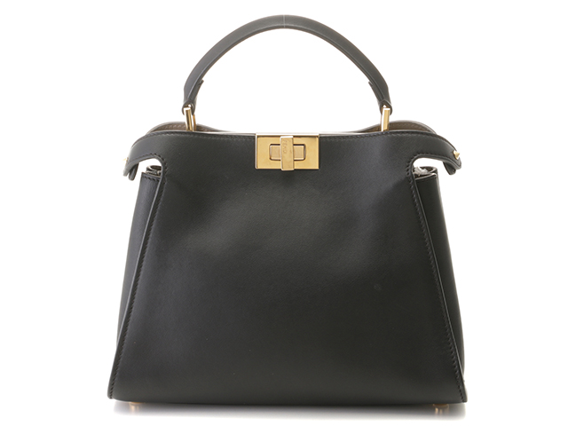 FENDI フェンディ　ピーカブー　エッセンシャリー　スモール　 黒　ブラック FENDI フェンディ ピーカブー エッセンシャリー ハンドバッグ ブラック