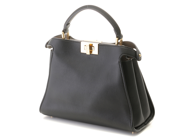 FENDI フェンディ　ピーカブー　エッセンシャリー　スモール　 黒　ブラック FENDI・バッグ・ピーカブー エッセンシャリー ハンドバッグ