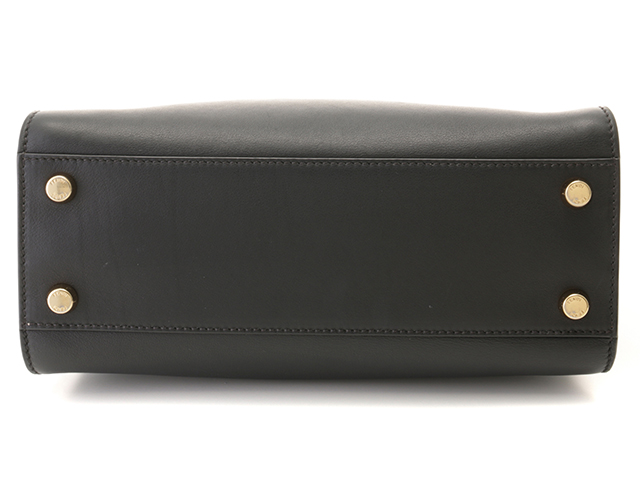 FENDI フェンディ　ピーカブー　エッセンシャリー　スモール　 黒　ブラック FENDI フェンディ ピーカブー エッセンシャリー ハンドバッグ