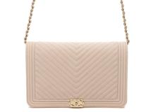 CHANEL　シャネル　ボーイシャネル　Vステッチチェーンウォレット　キャビアスキン　ピンクベージュ/GP　AP1117【431】