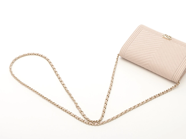 CHANEL　シャネル　ボーイシャネル　Vステッチチェーンウォレット　キャビアスキン　ピンクベージュ/GP　AP1117【431】
