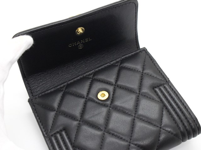 CHANEL シャネル ボーイシャネル 三つ折財布 コンパクト