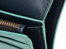 Salvatore Ferragamo　フェラガモ　ガンチーニ　コンパクトウォレット　ライトブルー/ネイビー　カーフ【433】2147300396001