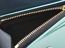 Salvatore Ferragamo　フェラガモ　ガンチーニ　コンパクトウォレット　ライトブルー/ネイビー　カーフ【433】2147300396001