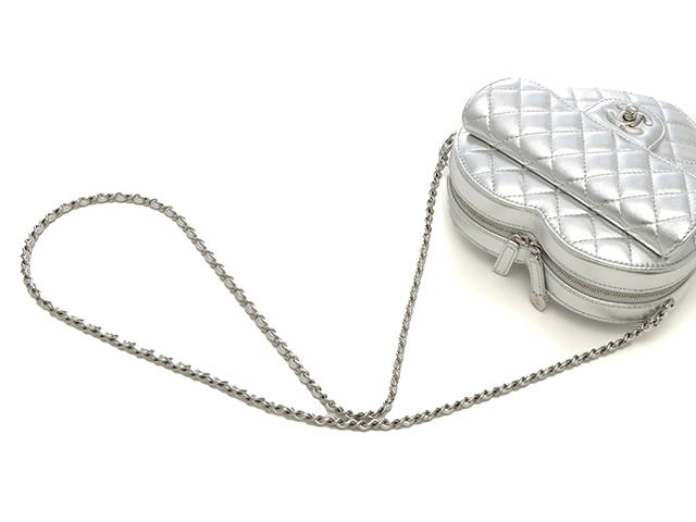 CHANEL　シャネル　マトラッセ　ハートシェイプショルダーバッグ　シルバー／ＳＶ　ラムスキン　【471】