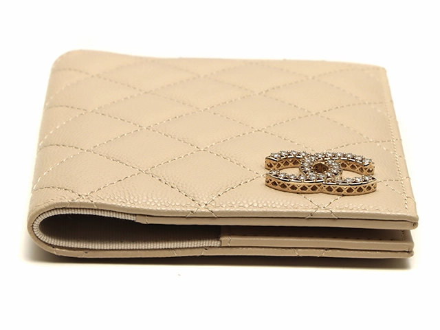 CAHANEL　シャネル 　　ラインストーンココマーク　パスポートケース　ベージュ/GP金具【472】KS