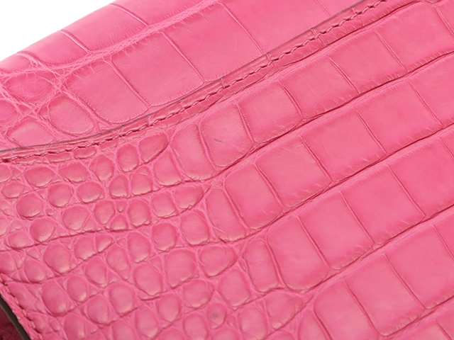 HERMES　エルメス　コンスタンス・トゥーゴー　ローズ　ショッキング　アリゲーターマット　シルバー金具　B刻印（2023年頃製造）【472】SS