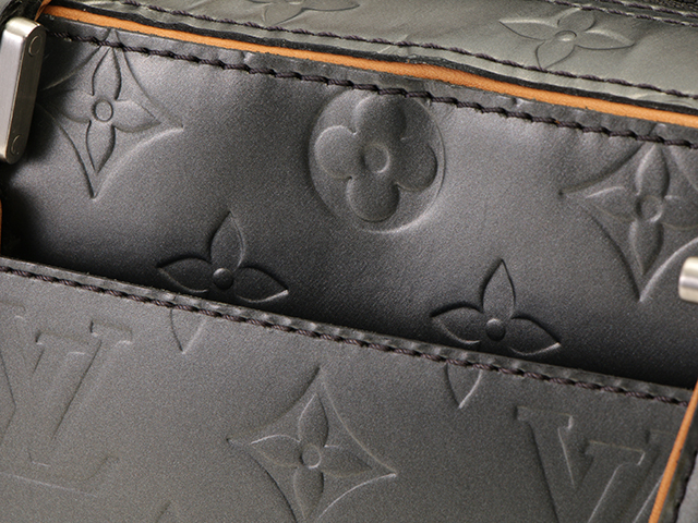 LOUIS VUITTON ルイ・ヴィトン シェルトン モノグラム・マット