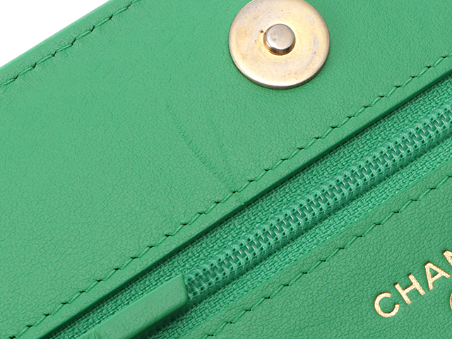 CHANEL シャネル CHANEL19 チェーンウォレット グリーン CHANEL シャネル CHANEL19 チェーンウォレット グリーン