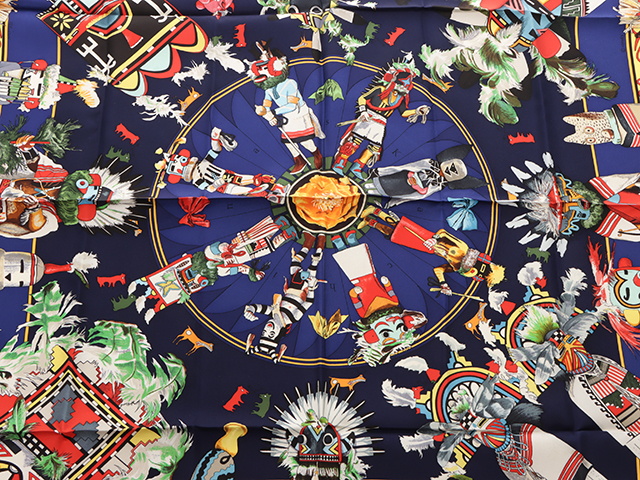 エルメス カレ90 Kachinas カチナ(未使用、実家保管品) エルメス カレ90 Kachinas カチナ スカーフ シルク グリーン