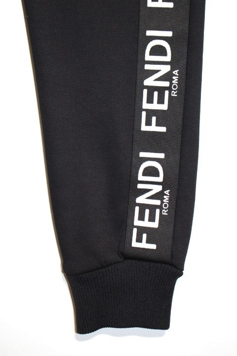 FENDI フェンディ ナイロン サイドロゴデザイン トラックパンツ ブラック FB0752335センチ股上